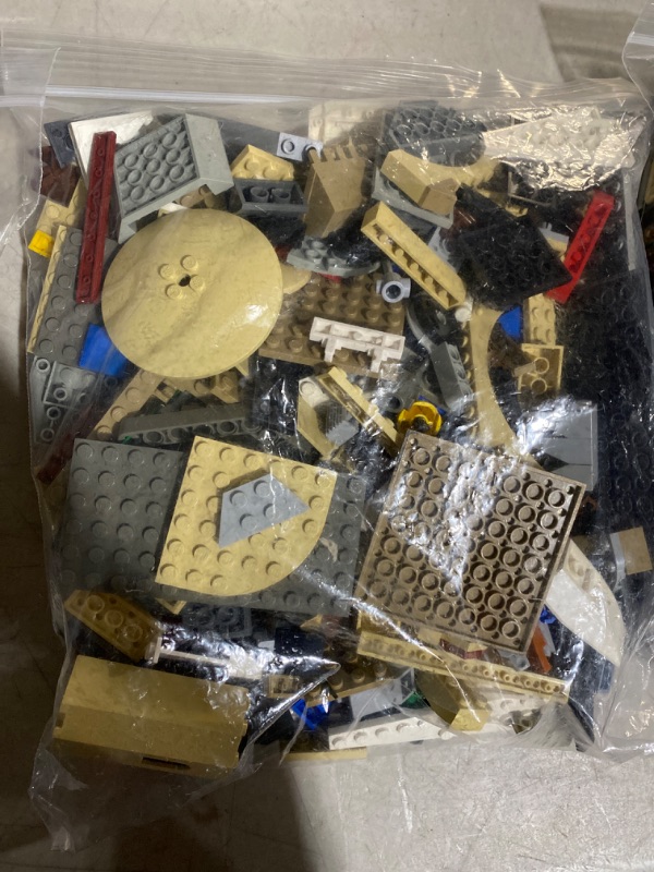 Photo 5 of **USED**MISSING PARTS**FOR PARTS ONLY**NON-FUNCTIONAL**
LEGO Star Wars Mos Eisley Cantina 75290 Building Set for Adults (3187 Pieces) 