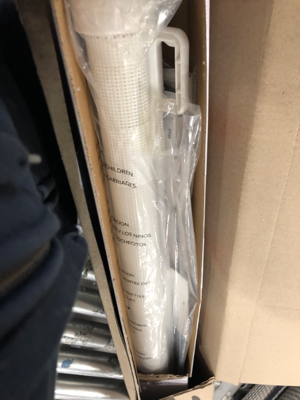 Photo 1 of 31" retractable baby gate 