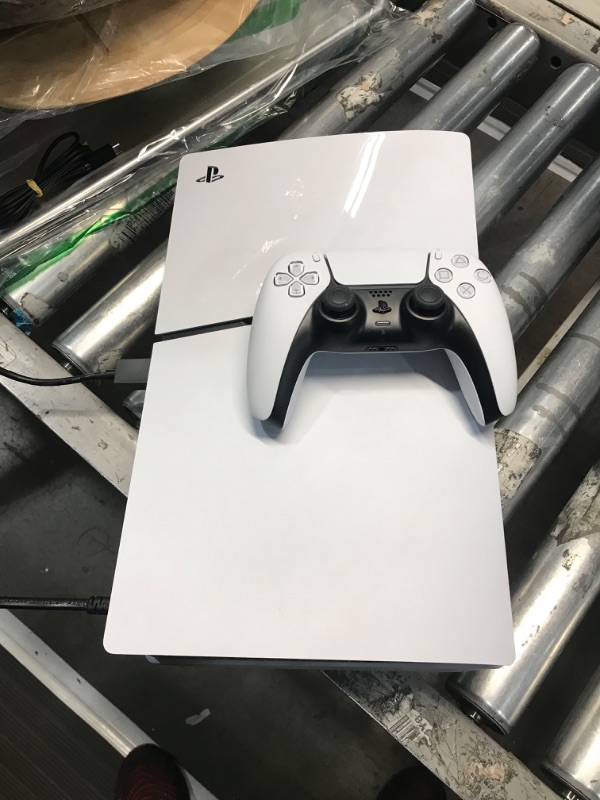 Photo 3 of PlayStation 5 Console (PS5) POWERS ON BUT DOES NOT DISPLAY 
