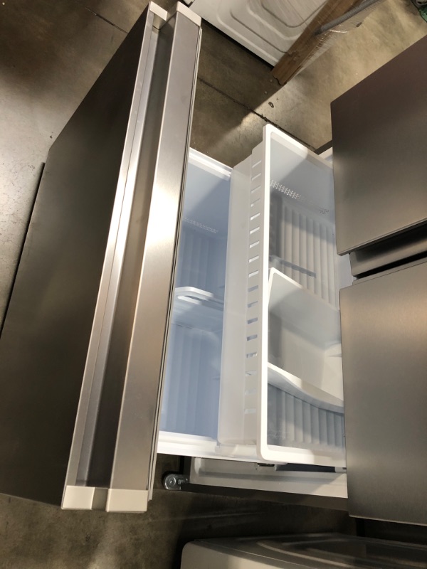 Photo 6 of Hisense 25.4-cu ft French Door Refrigerator with Dual Ice Maker (Fingerprint Resistant Stainless Steel) ENERGY STAR
