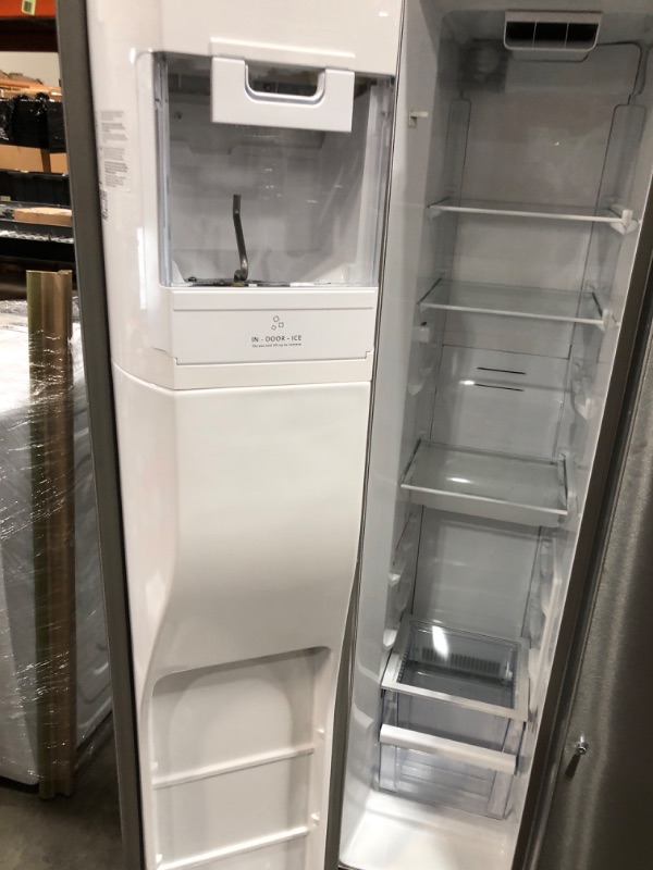 Photo 7 of Whirlpool 20.6-cu ft Counter-depth Side-by-Side Refrigerator with Ice Maker (Fingerprint Resistant Stainless Steel)

