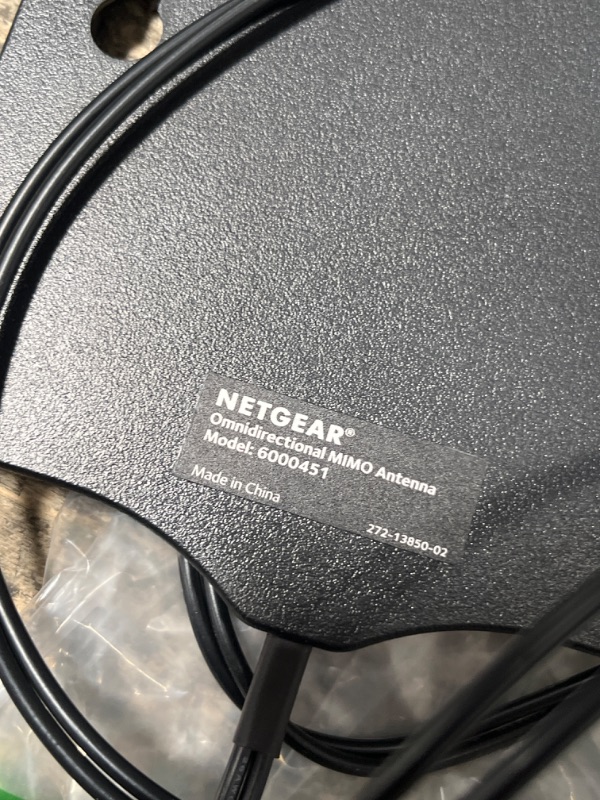 Photo 3 of NETGEAR Omnidirectional MIMO Antenna (600451) - Boosts Performance of Internal Antennas, Compatible with M5 (MR5200) & M6 (MR6150) Hotspot Routers, Includes 2 TS-9 and 2 SMA Connectors
