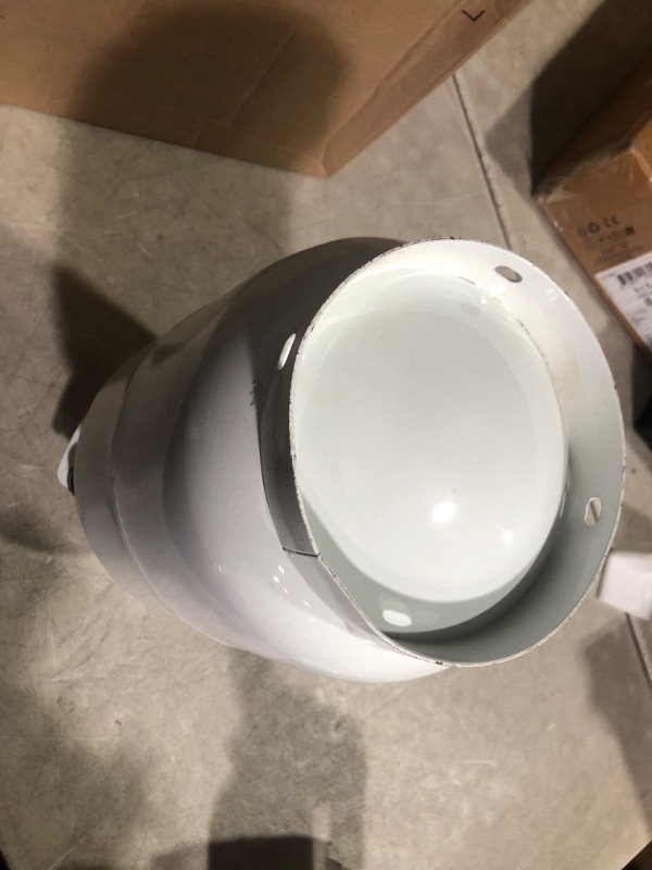 Photo 4 of ***USED - SCRATCHED - UNABLE TO VERIFY FUNCTIONALITY***
Flame King YSN10LB 10LB Steel Propane Tank Cylinder with Type 1 Overflow Protection Device Valve, for Camping, Fire Pits, Heaters, Grills, Overlanding, White