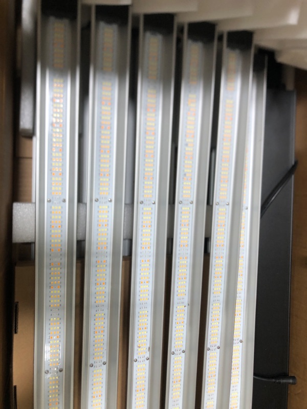 Photo 2 of 1200Watt LED Grow Light PF12000 Dimming Sunlike Full Spectrum Growing Lamps for Seedlings Veg Bloom in Grow Tent Greenhouse Daisy Chain
