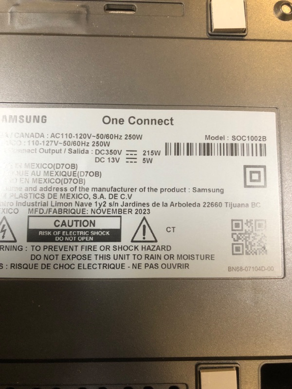 Photo 3 of Samsung One Connect Box SOC1002B
DOES NOT INCLUED ANY CABLES.