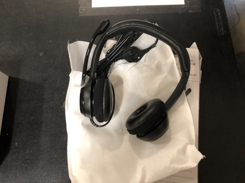 Photo 1 of Logitech H390 Wired Headset for PC/Laptop, Stereo Headphones with Noise Cancelling Microphone, USB-A, in-Line Controls for Video Meetings, Music, Gaming and...