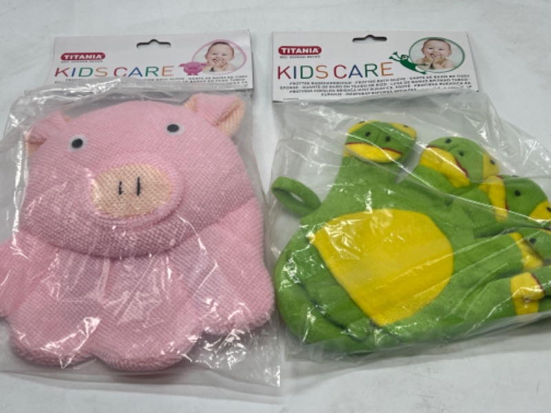 Photo 2 of 2 Pack Pig And Frog Baby Wash Cloth Puppets