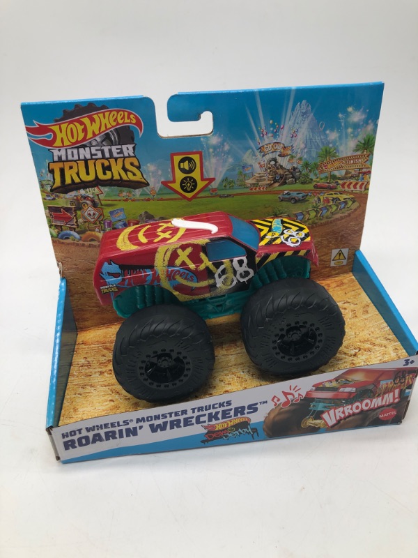 Photo 2 of Hot Wheels Monster Trucks Roarin Wreckers Demo Derby
