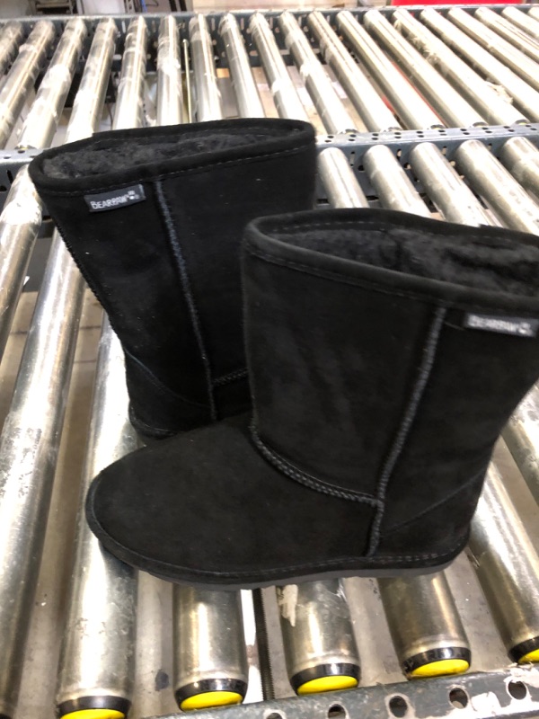 Photo 3 of BEARPAW Emma Short Women's Classic Winter Slip On Boots, Lightweight Suede Boots, size 7.5
