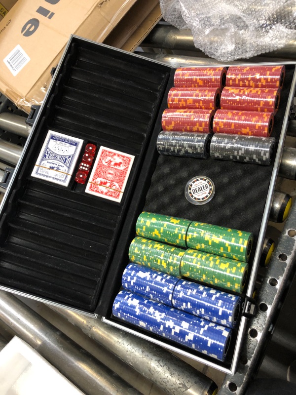 Photo 2 of Comie Clay Poker Chips,400PCS 14 Gram Poker Chip Set with Deluxe Travel Case, Numbered Chips,Poker Set for Texas Holdem Blackjack Gambling 