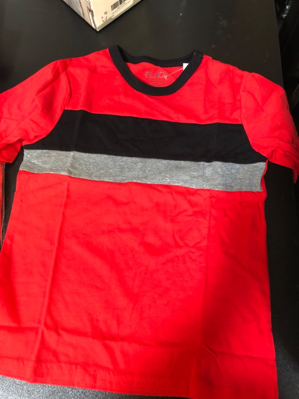 Photo 1 of The Children's Place Single Boys Short Sleeve Crew Neck Shirts Small Red Colorblock