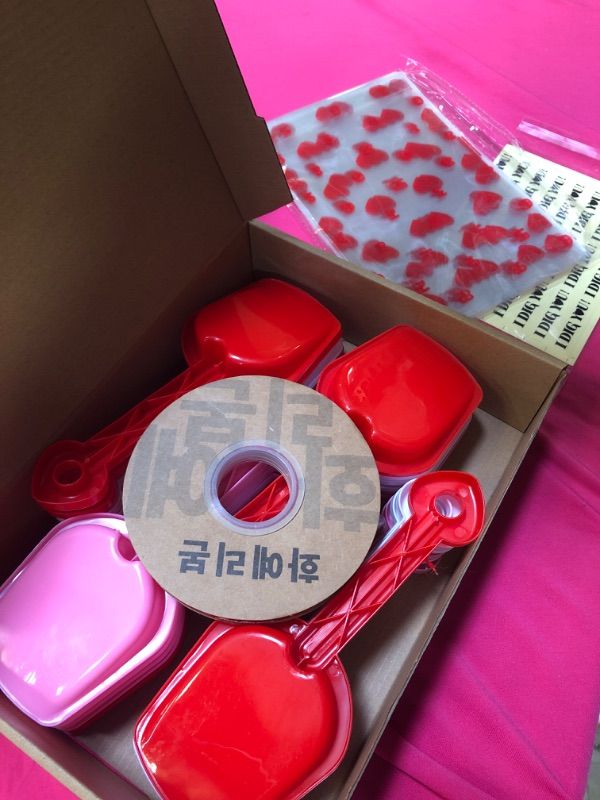 Photo 2 of 174 Pcs Valentine's Day Plastic Shovel Set Includes 24 Plastic Toy Shovels, 25 Candy Bags 1 Roll of Red Ribbon 24 I Dig You Labels Stickers and 100 Heart Gift Tags for Valentine's Party Favor Gifts