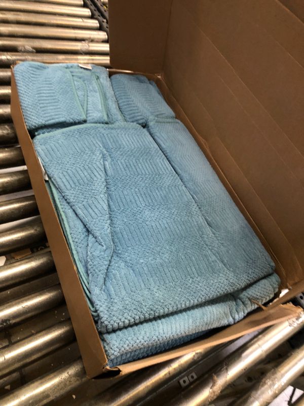 Photo 2 of 8 Piece Oversized Bath Towels Set Turquoise,2 Extra Large Bath Towel Sheets,2 Hand Towels and 4 Washcloths 600 GSM Highly Absorbent Quick Dry Towels Set for Bathroom Hotel Turquoise 8 Piece Towels Set