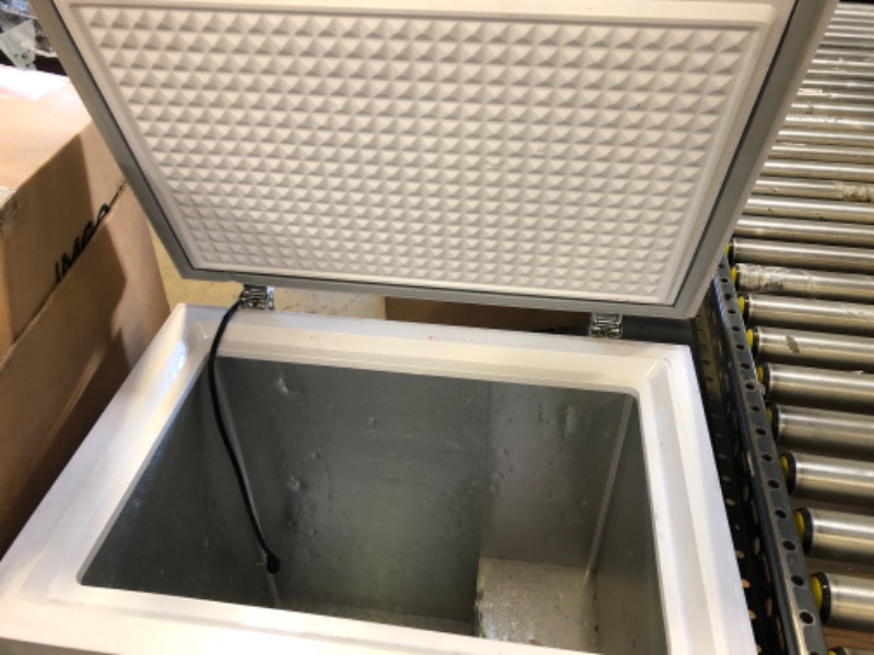 Photo 3 of Commercial Freezer Chest freezer 5 Cu.ft 29" NSF Restaurant White Solid Flat Top w/Storage Baskets XF-152