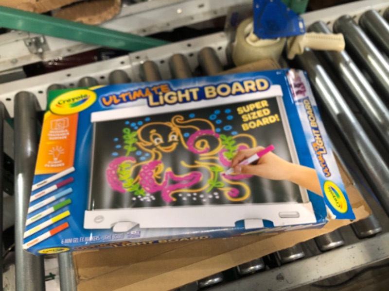 Photo 2 of ***USED - LIKELY MISSING PARTS - UNABLE TO VERIFY FUNCTIONALITY***
Crayola Ultimate Light Board for Drawing & Coloring