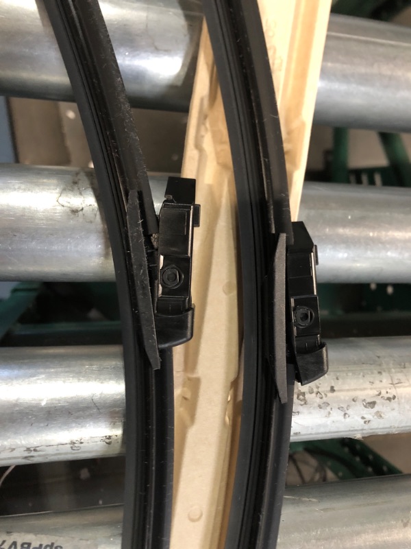 Photo 1 of BOSCH Aerotwin 3397007297 Original Equipment Replacement Wiper Blade - 23"/20" (Set of 2) 40517