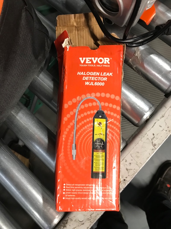 Photo 4 of * important * see clerk notes * VEVOR 3.5 CFM AC Vacuum Pump and Gauge Set, Applicable to R134a, R1234yf Refrigerant