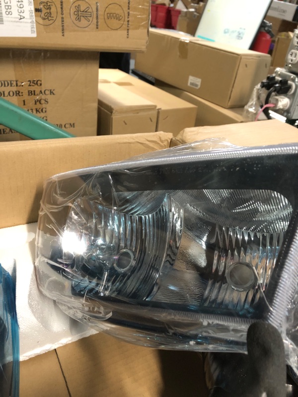 Photo 4 of DWVO Headlights Assembly Compatible with 2003-2006 Chevy Silverado Avalanche 