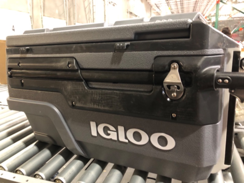 Photo 6 of **MISSING ACCESSORIES-MINOR SCRATCHES FROM USAGE**
Igloo Premium Trailmate Cooler 70 Qt Carbonite