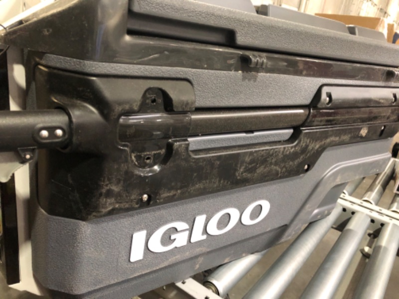 Photo 5 of **MISSING ACCESSORIES-MINOR SCRATCHES FROM USAGE**
Igloo Premium Trailmate Cooler 70 Qt Carbonite