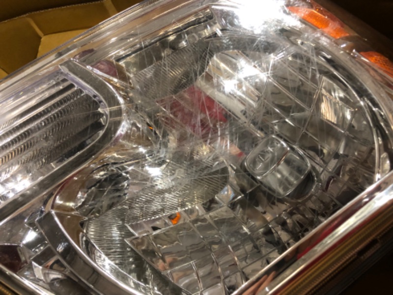 Photo 2 of ***HEADLIGHT IS SCRATCHED*PICTURED***
TYC Right Headlight Assembly Compatible with 2009-2019 Nissan Frontier