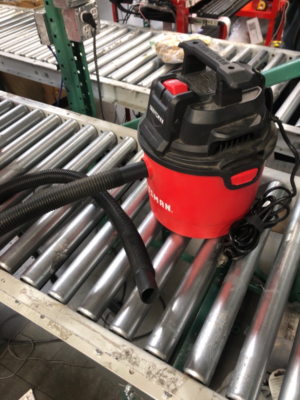 Photo 2 of ** non refundable, parts only, damaged**
CRAFTSMAN 2.5-Gallons 2-HP Corded Wet/Dry Shop Vacuum with Accessories Included