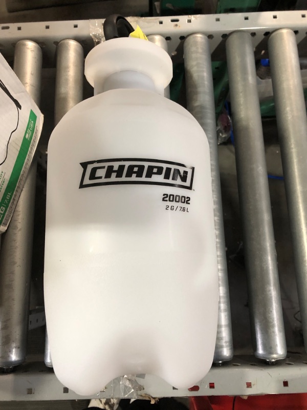 Photo 2 of [READ NOTES]
CHAPIN 20002 2 Gallon Lawn, Sprayer, Translucent White 2 Gallon Sprayer Sprayer