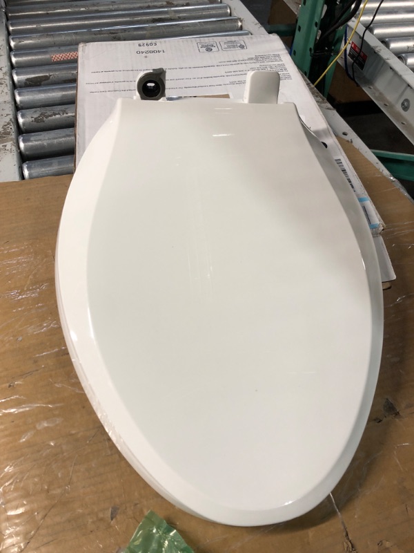 Photo 1 of ****READ NOTES****
KOHLER Cachet Elongated Closed Front Toilet Seat in White