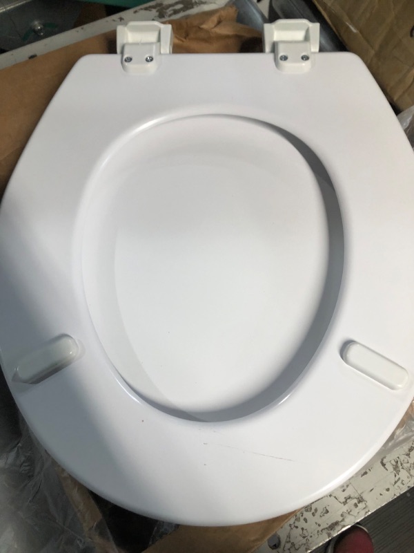 Photo 3 of **MINOR DAMAGE **
Bemis 500EC Toilet Seat