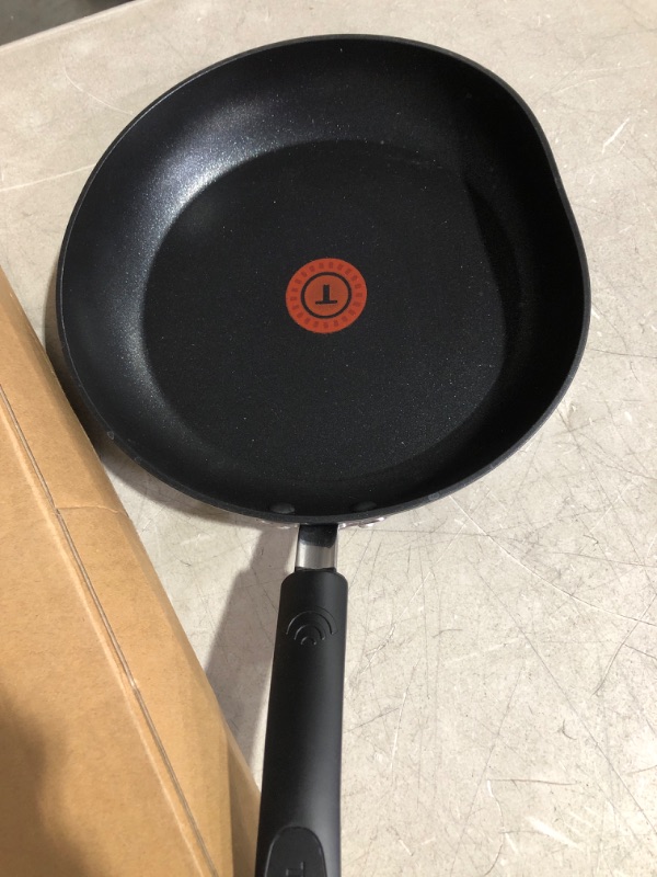 Photo 2 of **DAMAGED SEE NOTES**
T-fal - 2100103840 T-fal C5610564 Titanium Advanced Nonstick, 10.5-Inch, Black