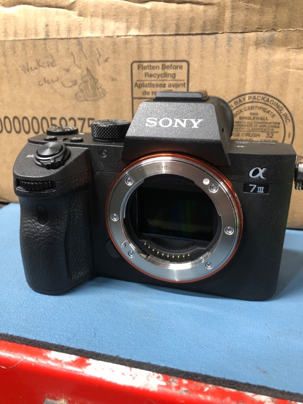 Photo 3 of (SEE NOTES) Sony a7 III (ILCEM3K/B) Full-frame Mirrorless Interchangeable-Lens Camera with 28-70mm Lens with 3-Inch LCD, Black w/ 28-70mm Base