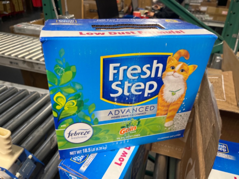 Photo 1 of Fresh Step Advanced Refreshing Gain Scented Clumping Clay Cat Litter, 