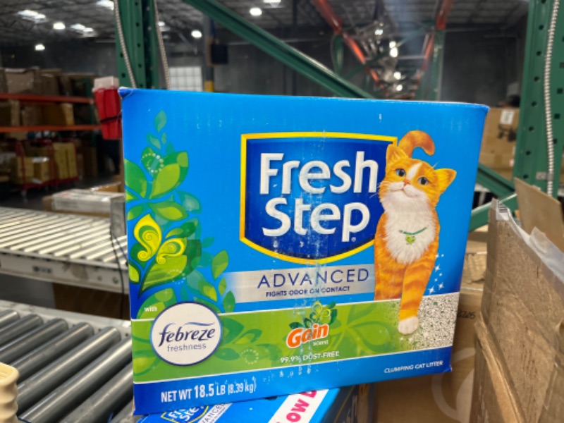 Photo 1 of Fresh Step Advanced Refreshing Gain Scented Clumping Clay Cat Litter, 