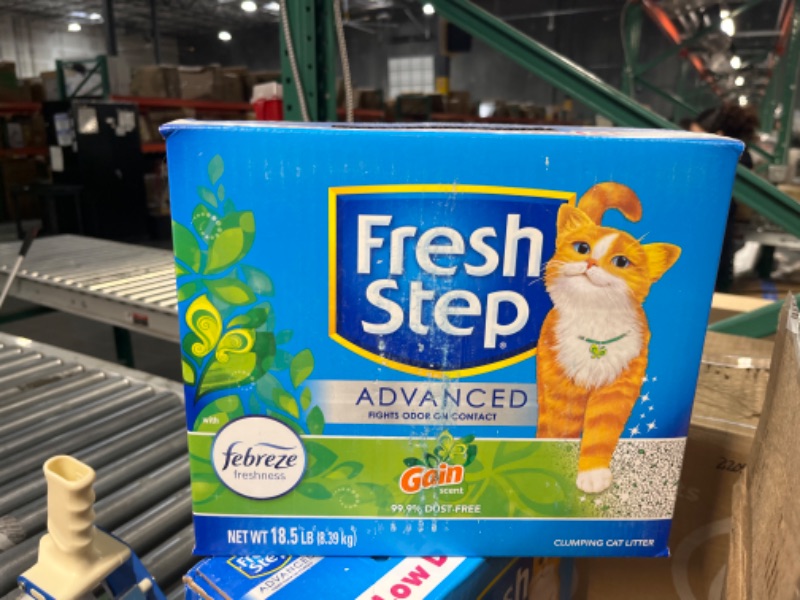 Photo 1 of Fresh Step Advanced Refreshing Gain Scented Clumping Clay Cat Litter, 