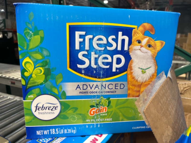 Photo 1 of Fresh Step Advanced Refreshing Gain Scented Clumping Clay Cat Litter