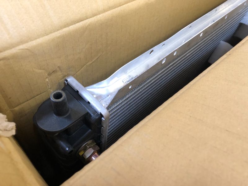 Photo 3 of TRQ Radiator Assembly Aluminum Core Compatible with 97-98 Ford Expedition F-150 F-250 CU2141 RDA82758