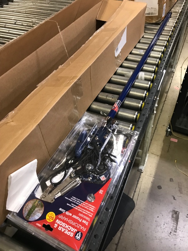 Photo 1 of Spear & Jackson 4930FZ/09 Razorsharp Telescopic Tree Pruner