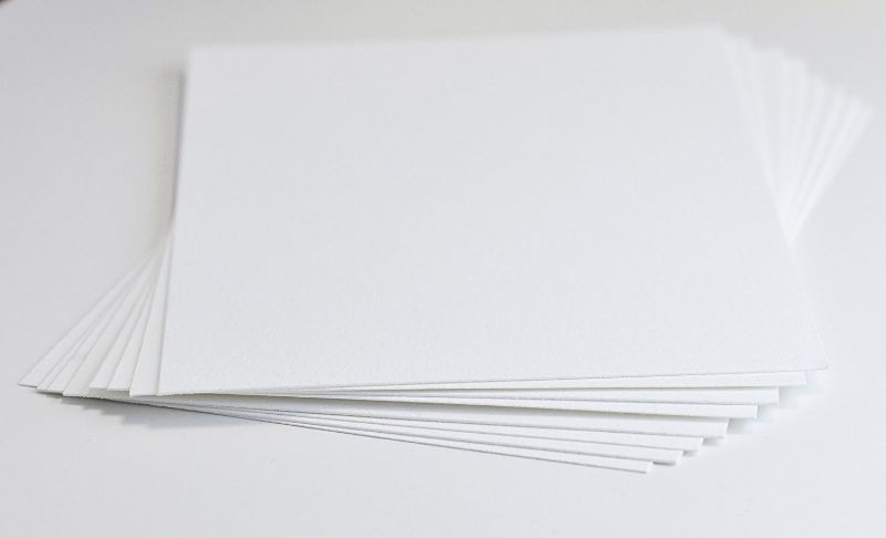 Photo 1 of Crane's Lettra 100% Cotton Paper 600gsm/220lb, 100 Qty, 5x7, Fluorescent White
