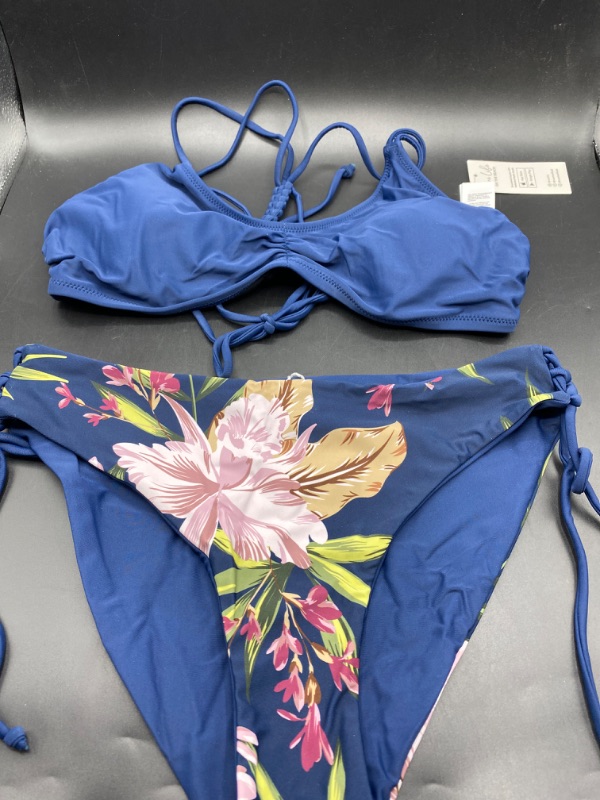 Photo 3 of CUPSHE Women's 2 Piece Bikini Set Back Braided Straps with Reversible Bottom- size large
