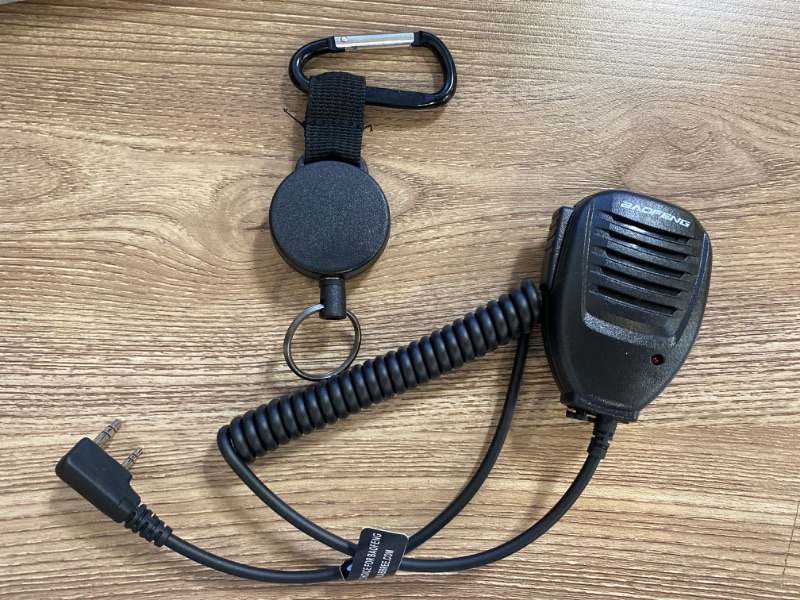 Photo 2 of BAOFENG Original UV-5R Mic for Ham Radio Shoulder Speaker Mic Compatible BF-F8HP UV-5R UV-5R Plus GT-3 BF-888s Radio with Microphone Hanger (Speaker Mic+Hanger)
