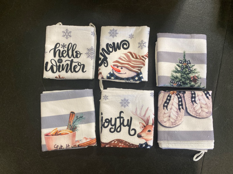 Photo 2 of Sratte 6 Pcs Winter Kitchen Towels 23.62 x 15.75 Inch Absorbent Christmas Dish Towels