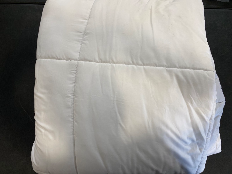 Photo 2 of Utopia Bedding Comforter Duvet Insert - Quilted Comforter with Corner Tabs - Box Stitched Down Alternative Comforter (Queen, White)