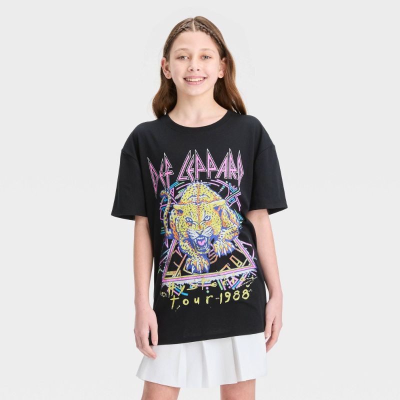 Photo 1 of  Small Girls' Oversized 'Def Leppard' Graphic T-Shirt - Art Class™ & Cropped Purple Top 