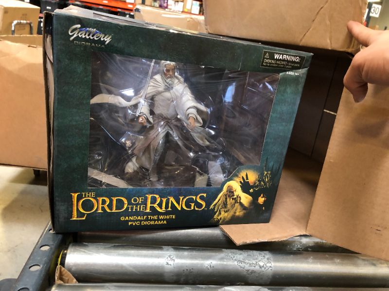 Photo 3 of Diamond Select Toys The Lord of The Rings: Gandalf Deluxe PVC Statue