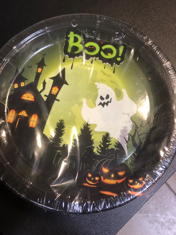 Photo 1 of 100 halloween paper plates 