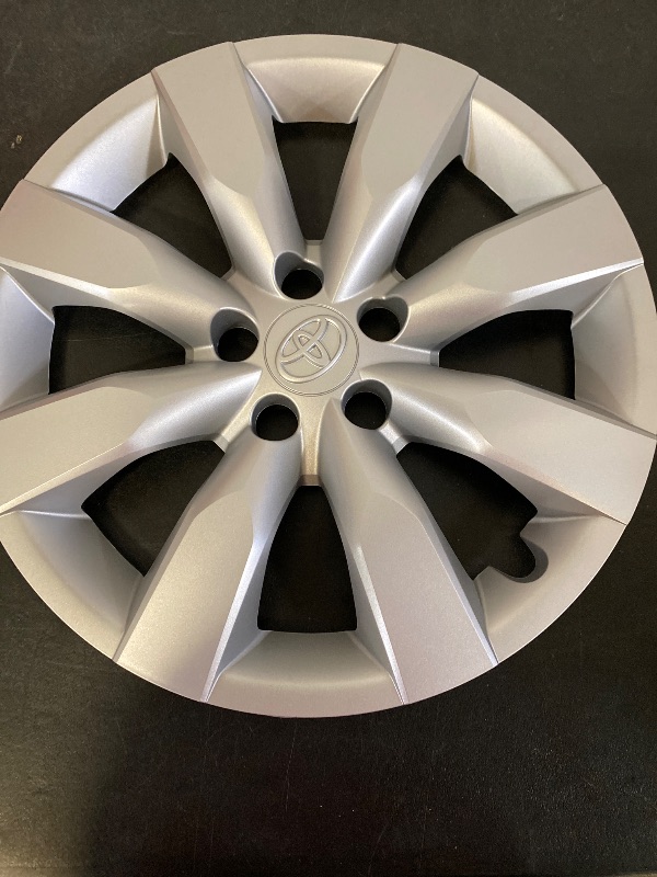 Photo 1 of Genuine Toyota (42602-0R020) 17" Wheel Cover