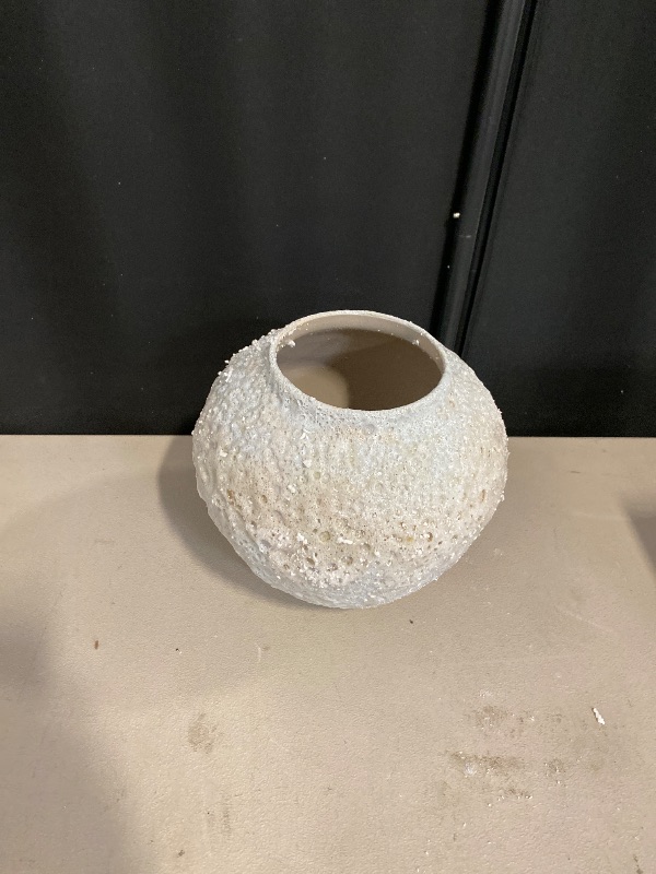 Photo 1 of White Ceramic Vase Flower Vase, Big Textured Round Vase for Centerpieces, Kitchen, Living Room, Bedroom Decor Gifts (8" x 8.5" x 8.5")