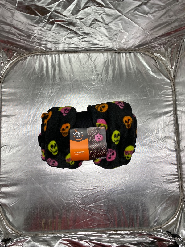 Photo 1 of Hyed and Eek Skull Throw Blanket 