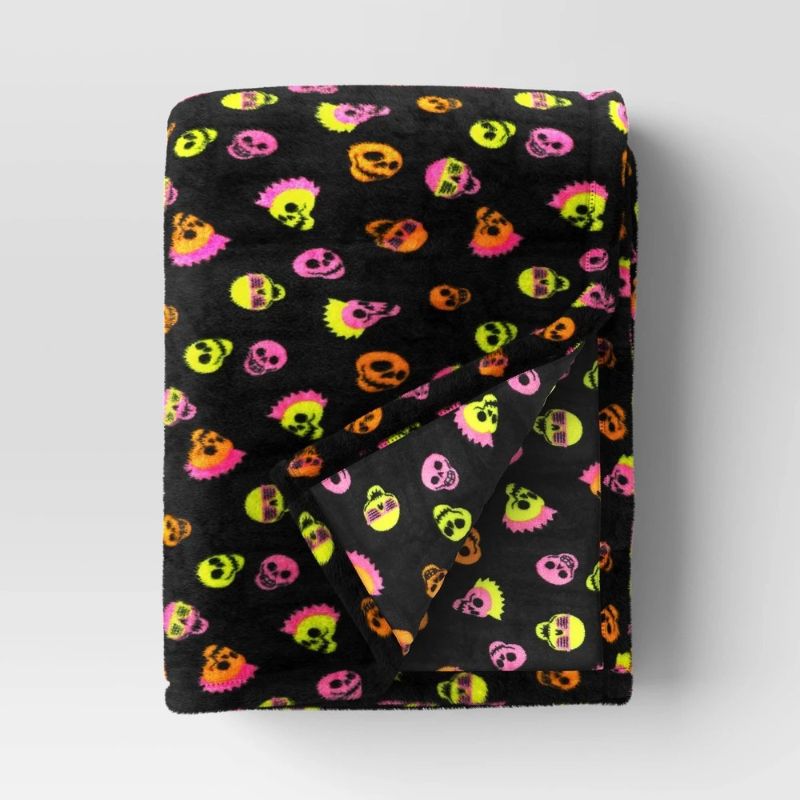 Photo 1 of Hyed and Eek Skull Throw Blanket 