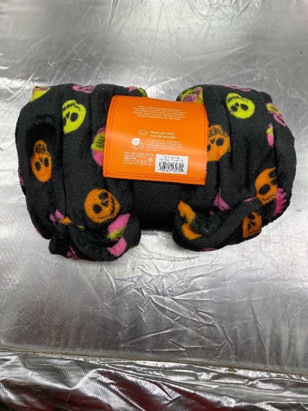 Photo 1 of Hyed and Eek Skull Throw Blanket 